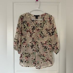 NWOT Women’s Cream Floral Top Size M